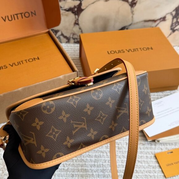 LOUIS VUITTON Monogram Diane Satchel Shoulder Bag Purse Crossbody - Picture 5 of 9